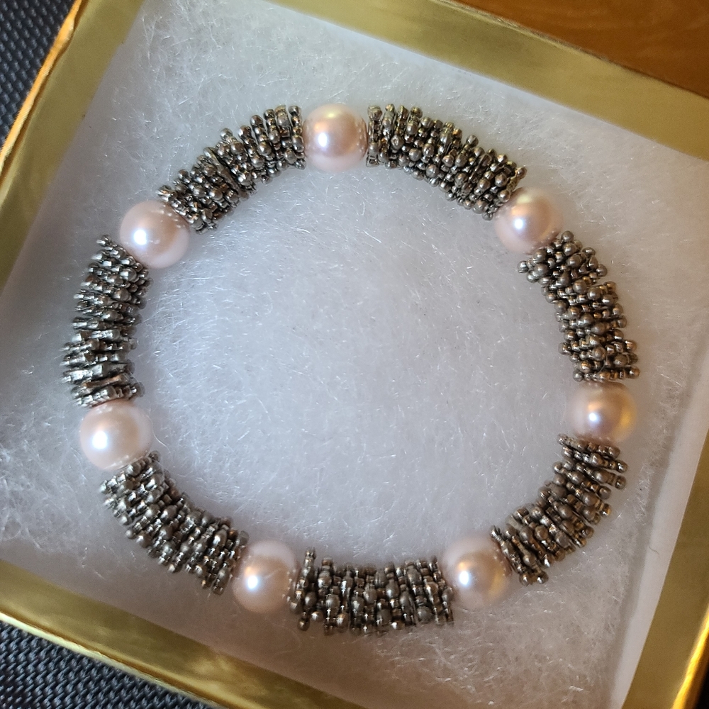 Premier Designs stretch pearl bracelet
